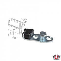 Striker plate for rear hatch
