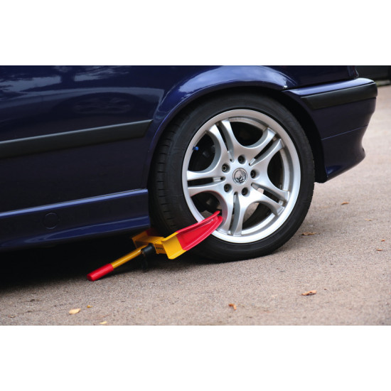 Wheel clamp for wheels including 2 keys