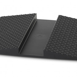 Drive-up ramp for digital caravan/motorhome scale