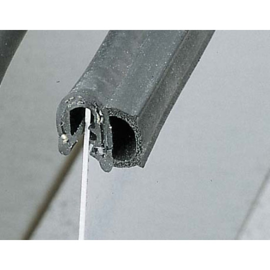 Universal sealing profile for cable door