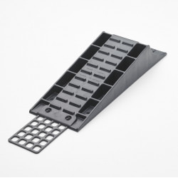 Standard leveling wedge ramp