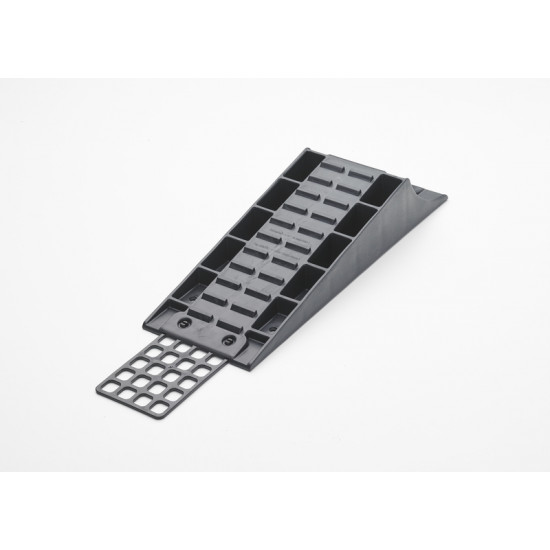 Standard leveling wedge ramp