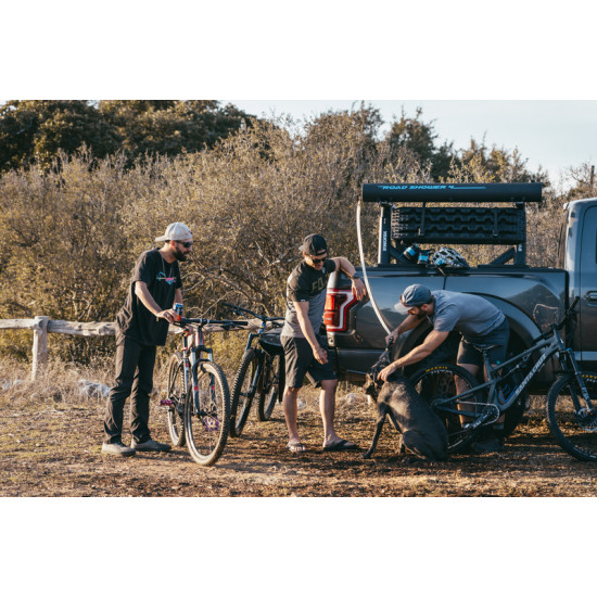 RoadShower - Aluminum solar shower for mounting on the roof rack