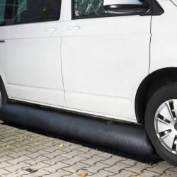 Inflatable windscreen for campervans