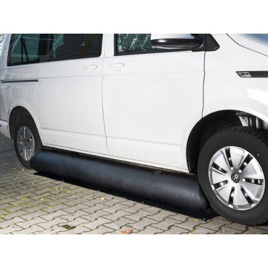 Inflatable windscreen for campervans