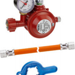 Low-pressure regulator 50 mbar with manometer and hose