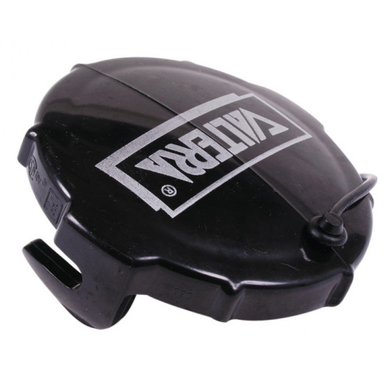 Valve cover with bayonet fitting