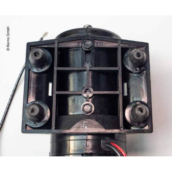 Sewage pump with macerator