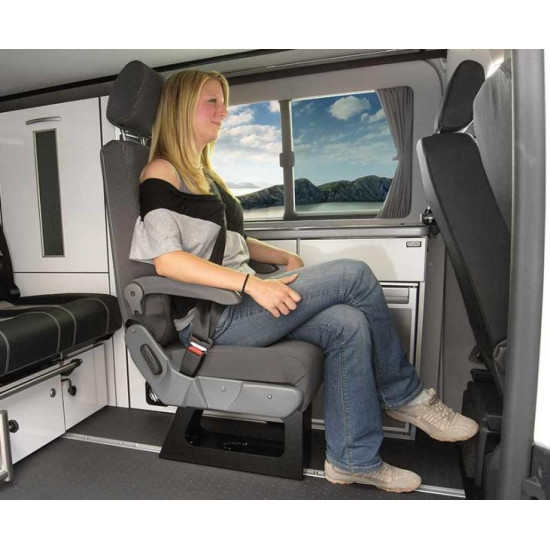 Single seat A400 with integrated three-point seat belt - belt attachment on the right