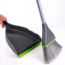 broom with dustpan