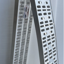 Folding ramp for the rear garage