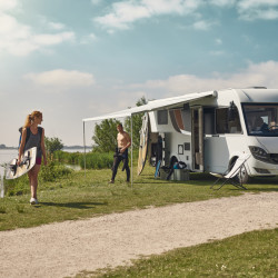 Thule Omnistor 8000 side wall awning - White housing - 4 in Mystic Grey