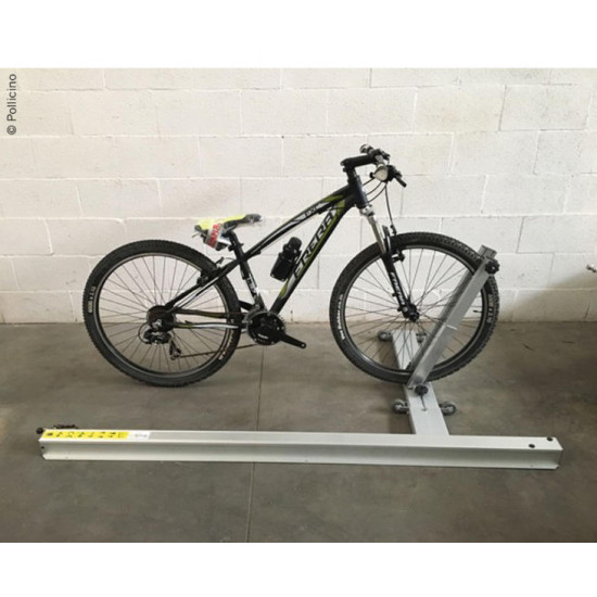 Manual loading aid for 2 bicycles, for rear garage