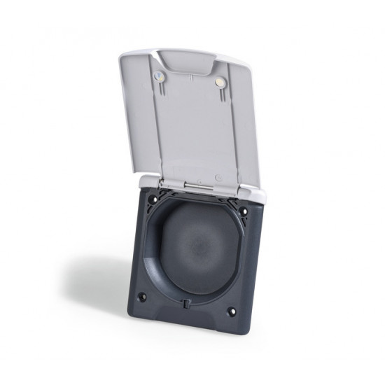 Empty socket with cover and magnetic closure