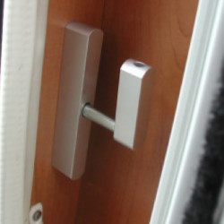 Additional and surface-mounted lock set for motorhomes