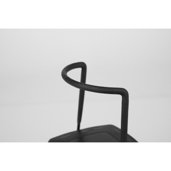 Battery-powered camping light with adjustable light temperature