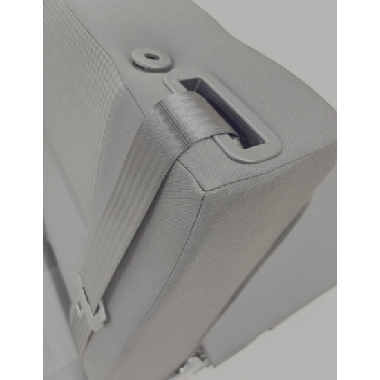 Seat belt outlet for bench seats