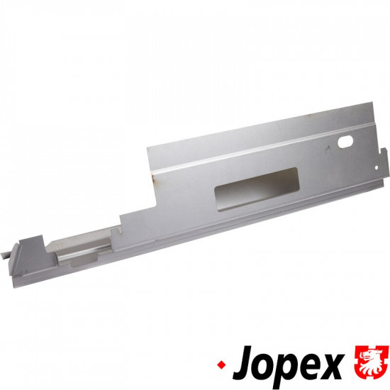 Outer sill, in front of rear wheel, right