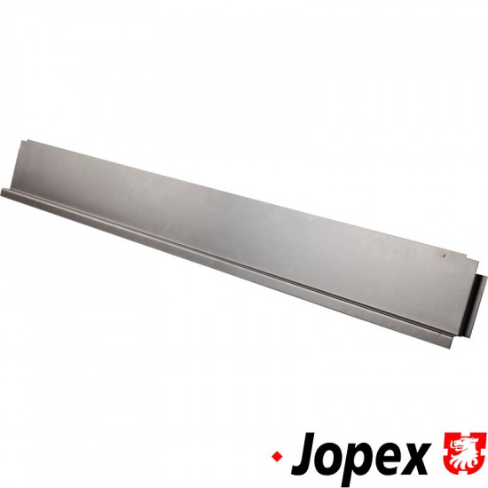 Outer rear valance panel